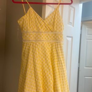 Yellow and white flower Francesca’s dress. Never worn. NWT